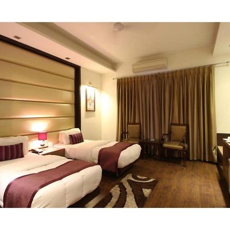 Indiyaah Inn Ґурґаон Екстер'єр фото
