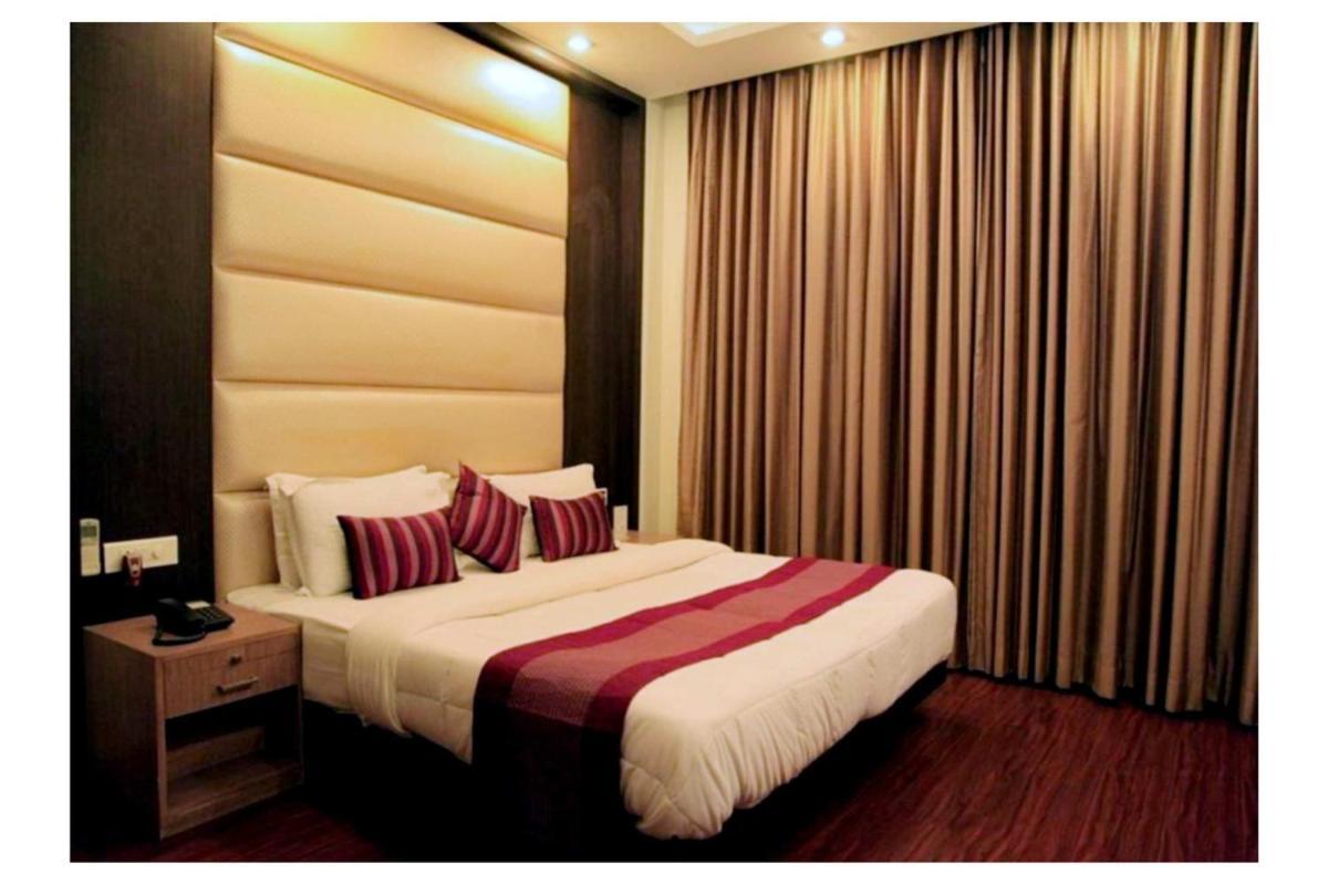 Indiyaah Inn Ґурґаон Екстер'єр фото
