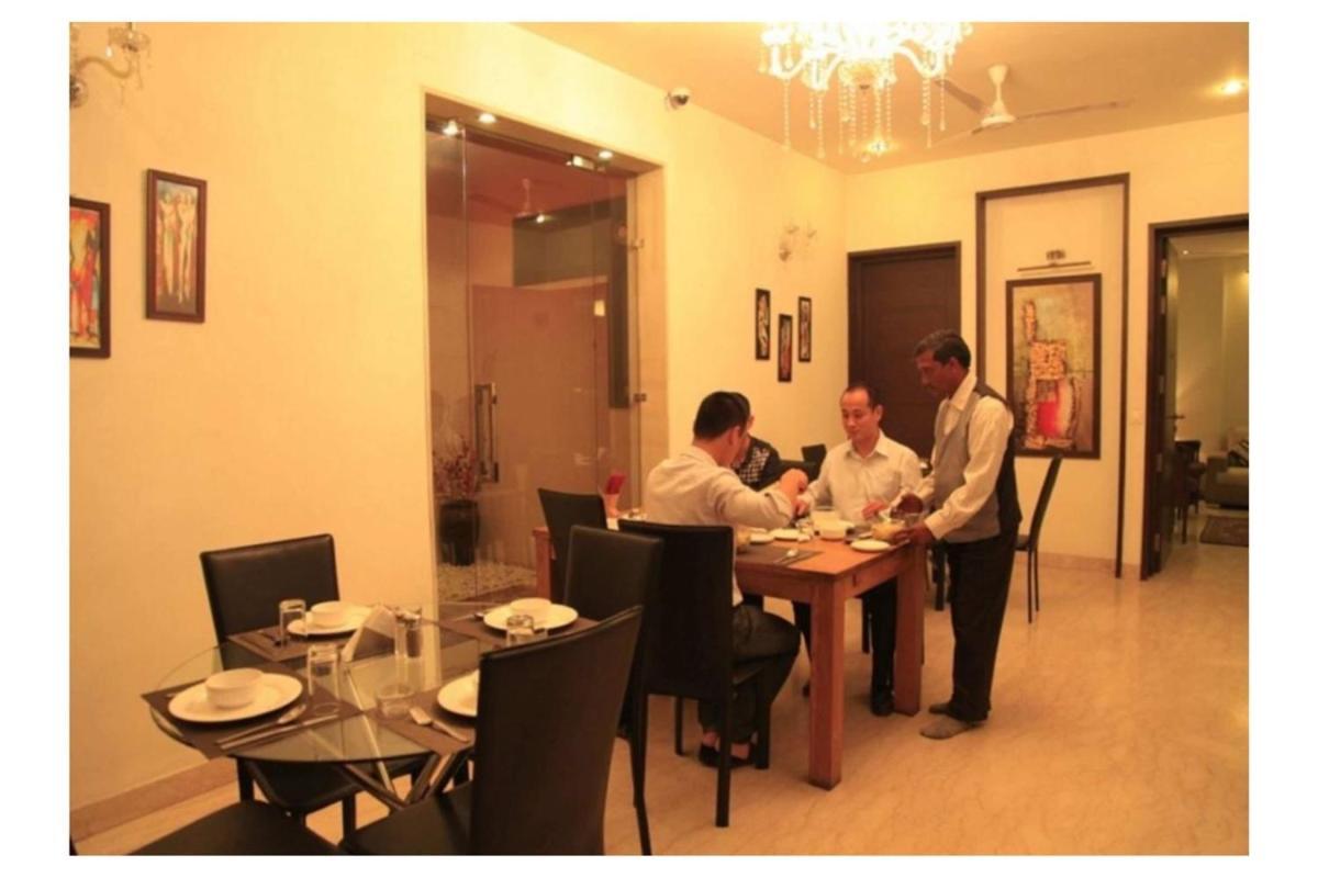 Indiyaah Inn Ґурґаон Екстер'єр фото