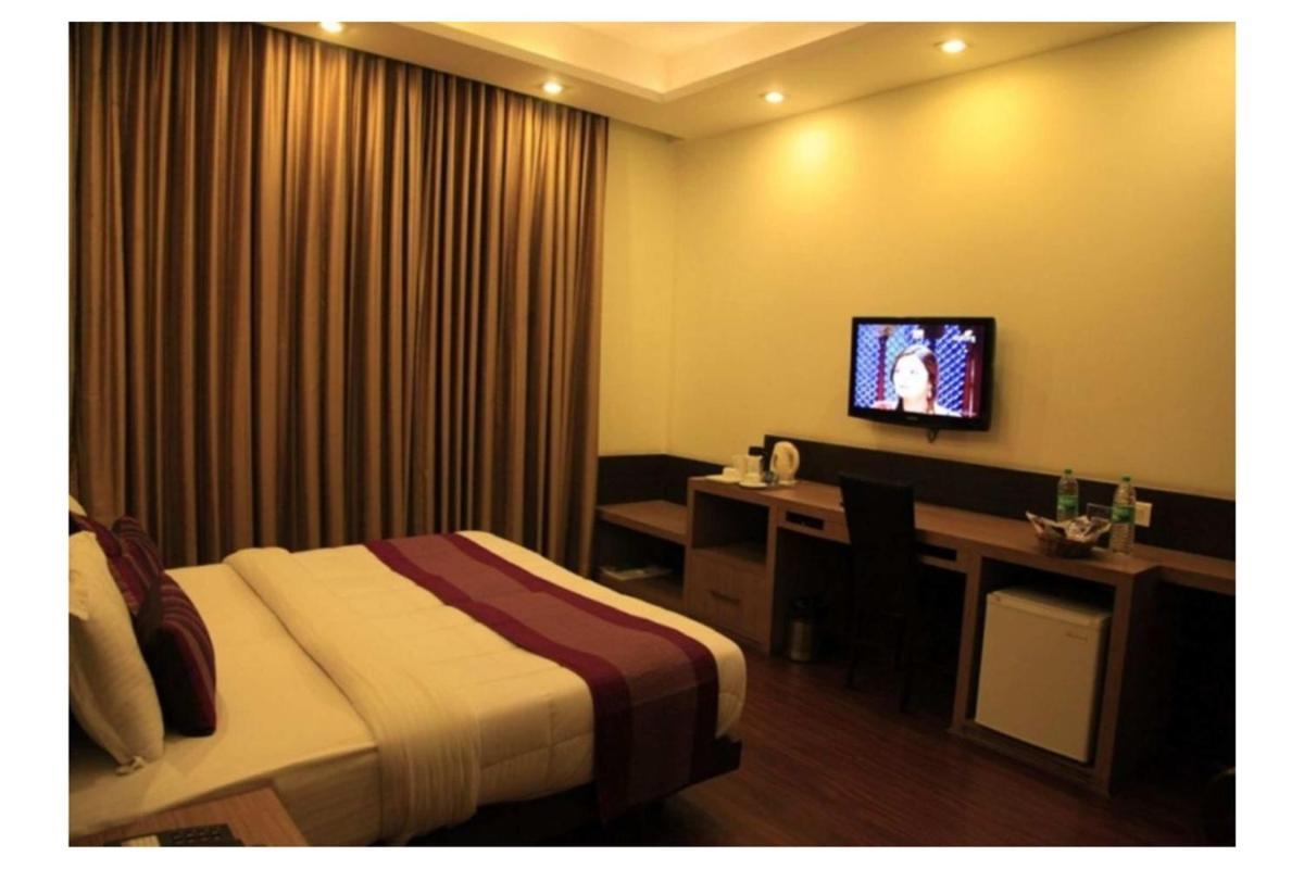 Indiyaah Inn Ґурґаон Екстер'єр фото