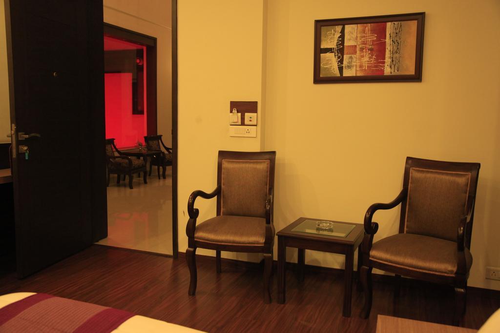 Indiyaah Inn Ґурґаон Номер фото