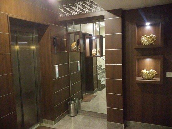 Indiyaah Inn Ґурґаон Екстер'єр фото