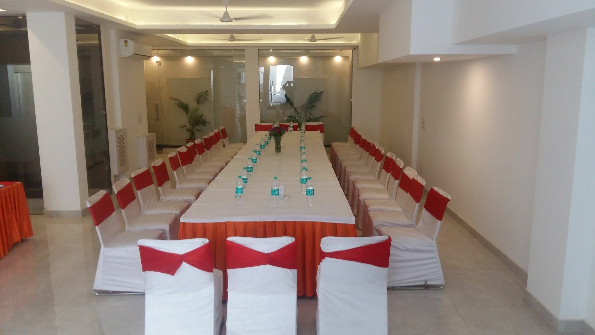 Indiyaah Inn Ґурґаон Екстер'єр фото