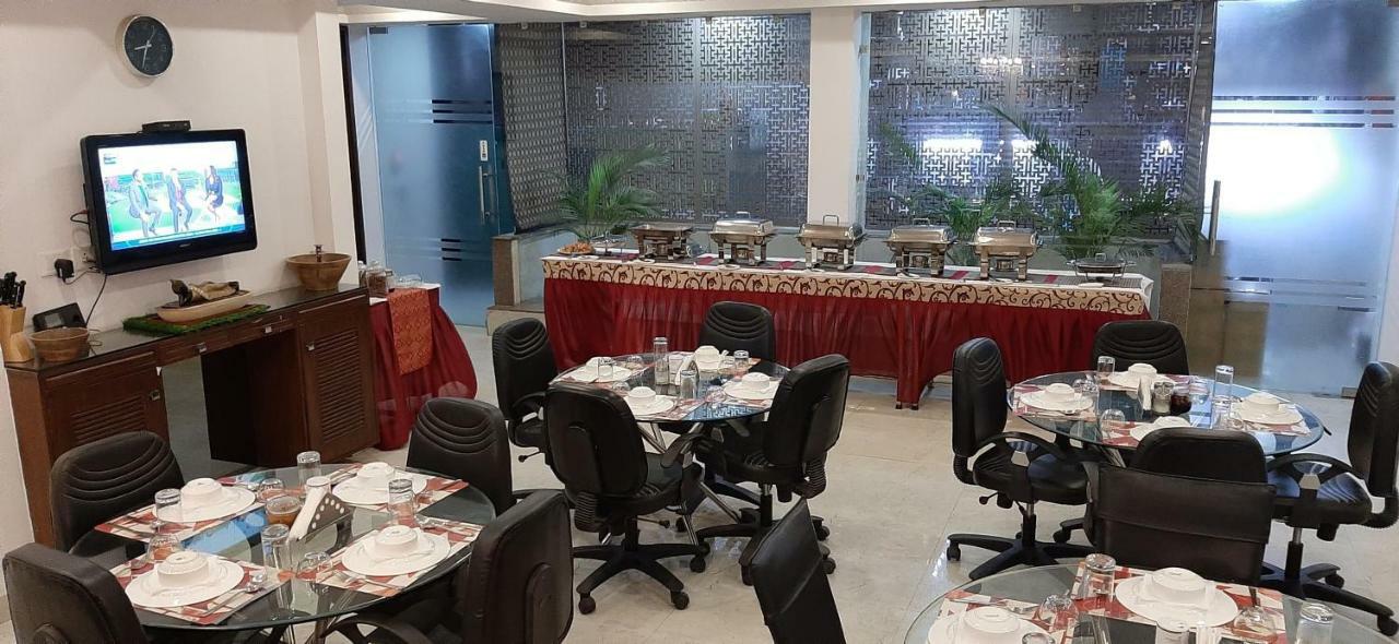 Indiyaah Inn Ґурґаон Екстер'єр фото